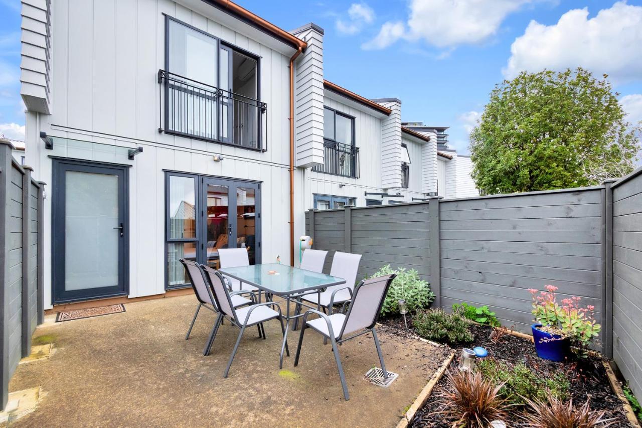 Greenwich Townhouse With Parking And Air-Con Auckland Extérieur photo