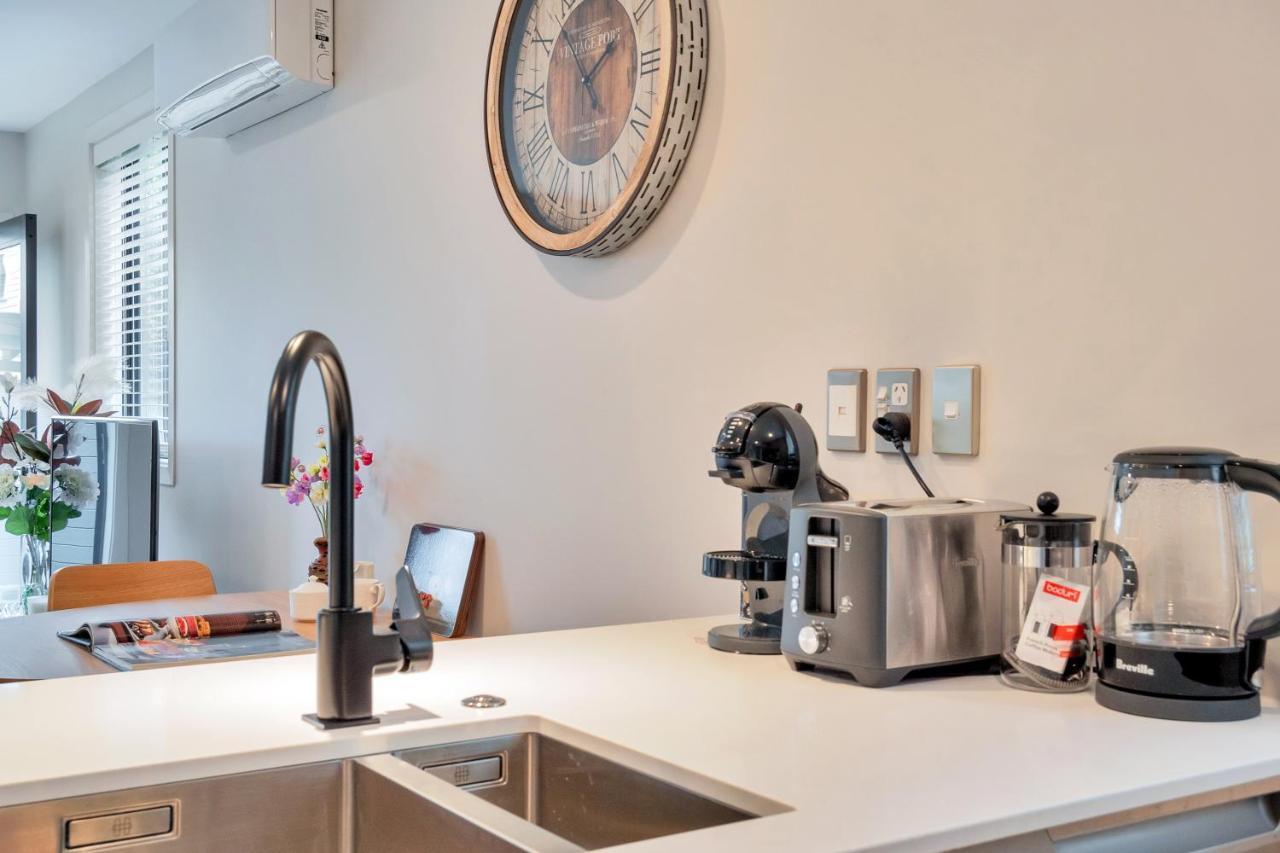 Greenwich Townhouse With Parking And Air-Con Auckland Extérieur photo