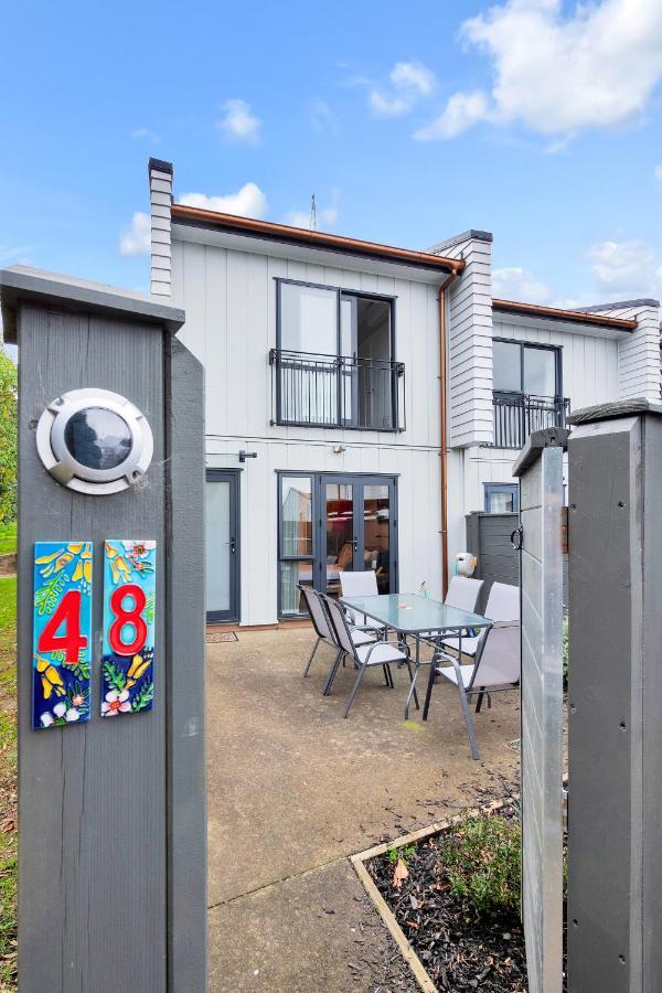 Greenwich Townhouse With Parking And Air-Con Auckland Extérieur photo