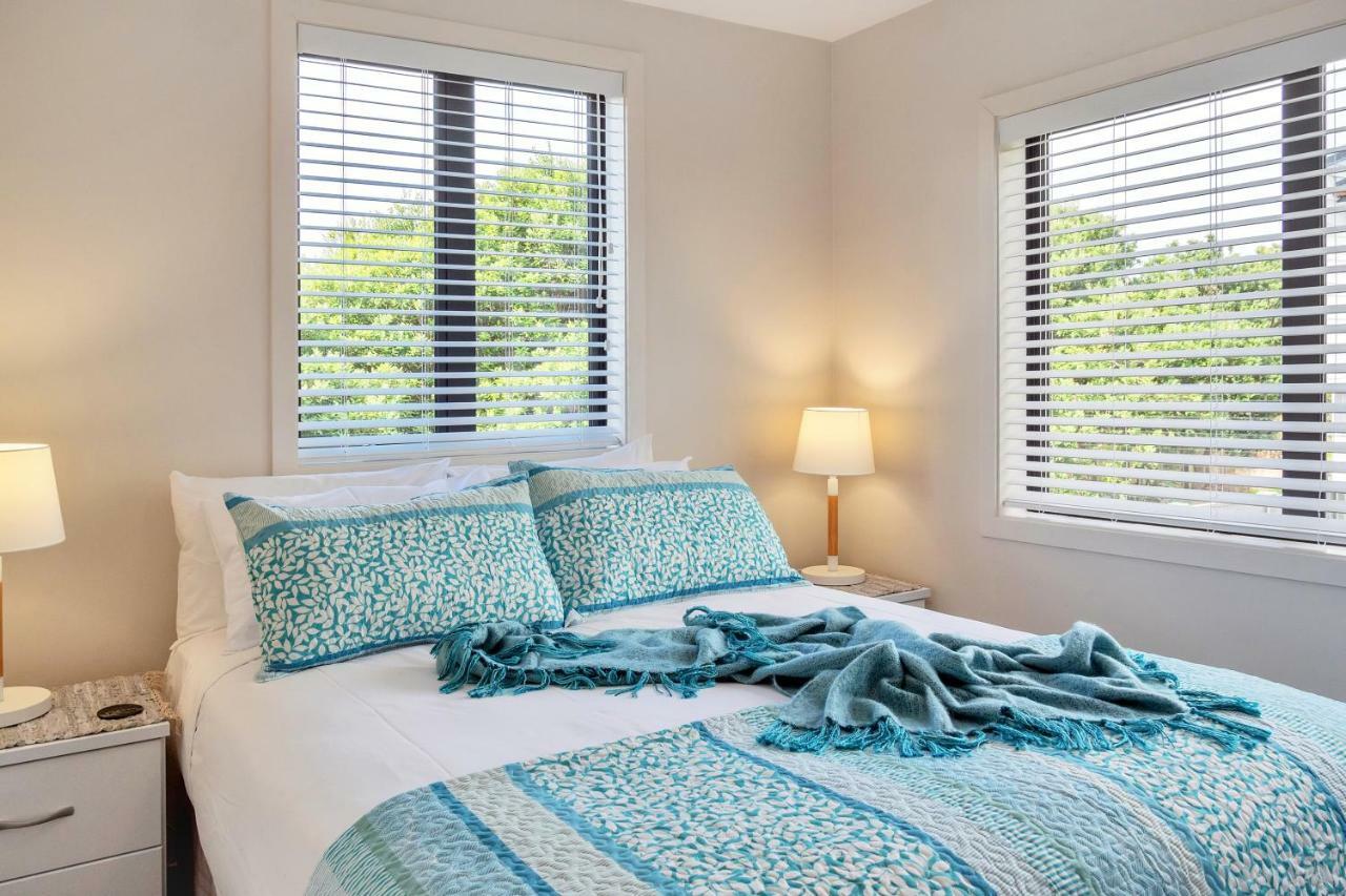 Greenwich Townhouse With Parking And Air-Con Auckland Extérieur photo