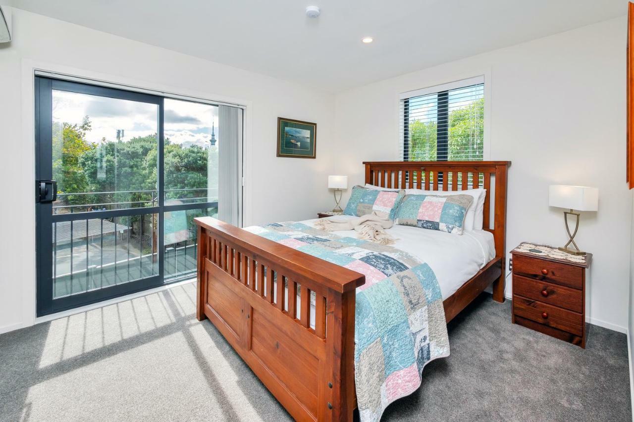 Greenwich Townhouse With Parking And Air-Con Auckland Extérieur photo