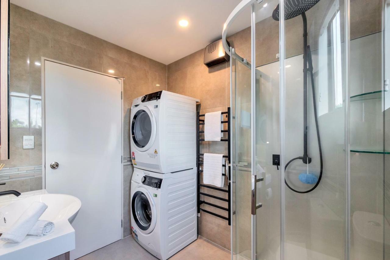 Greenwich Townhouse With Parking And Air-Con Auckland Extérieur photo