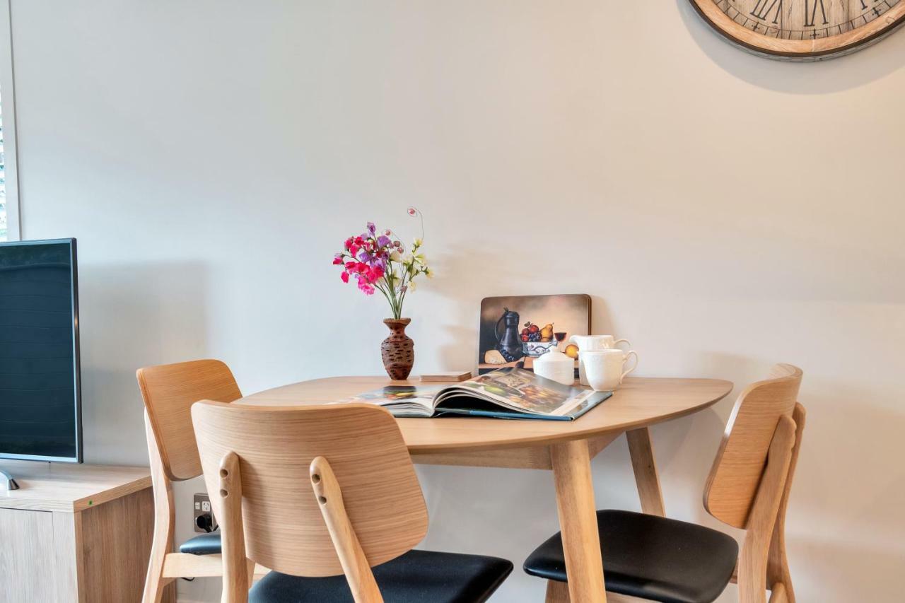 Greenwich Townhouse With Parking And Air-Con Auckland Extérieur photo